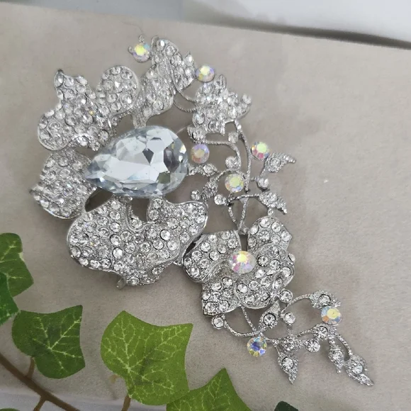 Large Statement Silver Floral Brooch Pin - Picture 3 of 7